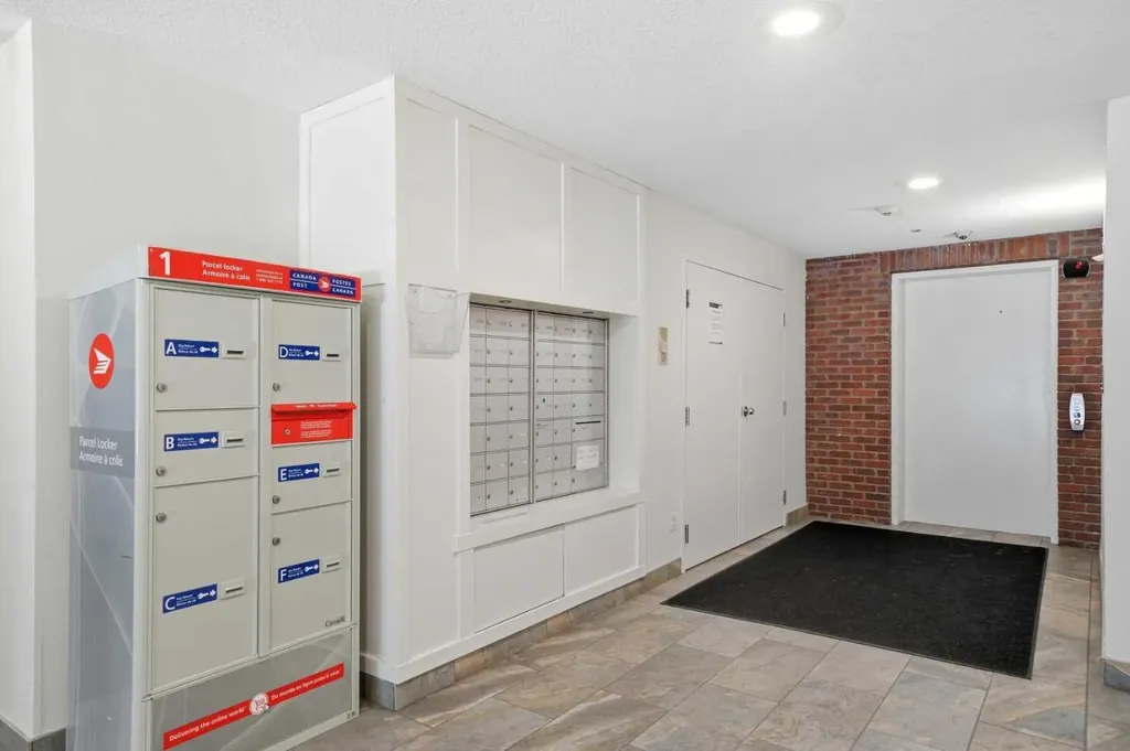 279 Copperpond Common SE Calgary AB T2Z 1G6