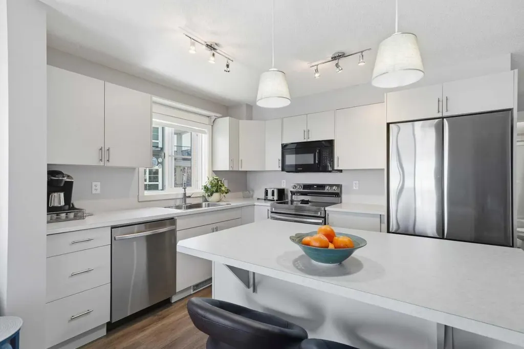 279 Copperpond Common SE Calgary AB T2Z 1G6