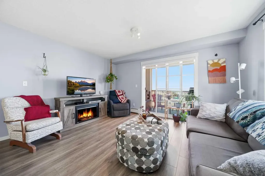 279 Copperpond Common SE Calgary AB T2Z 1G6