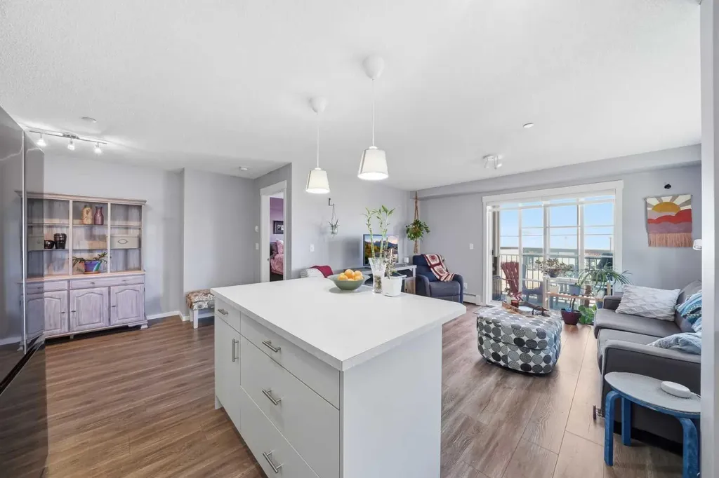 279 Copperpond Common SE Calgary AB T2Z 1G6