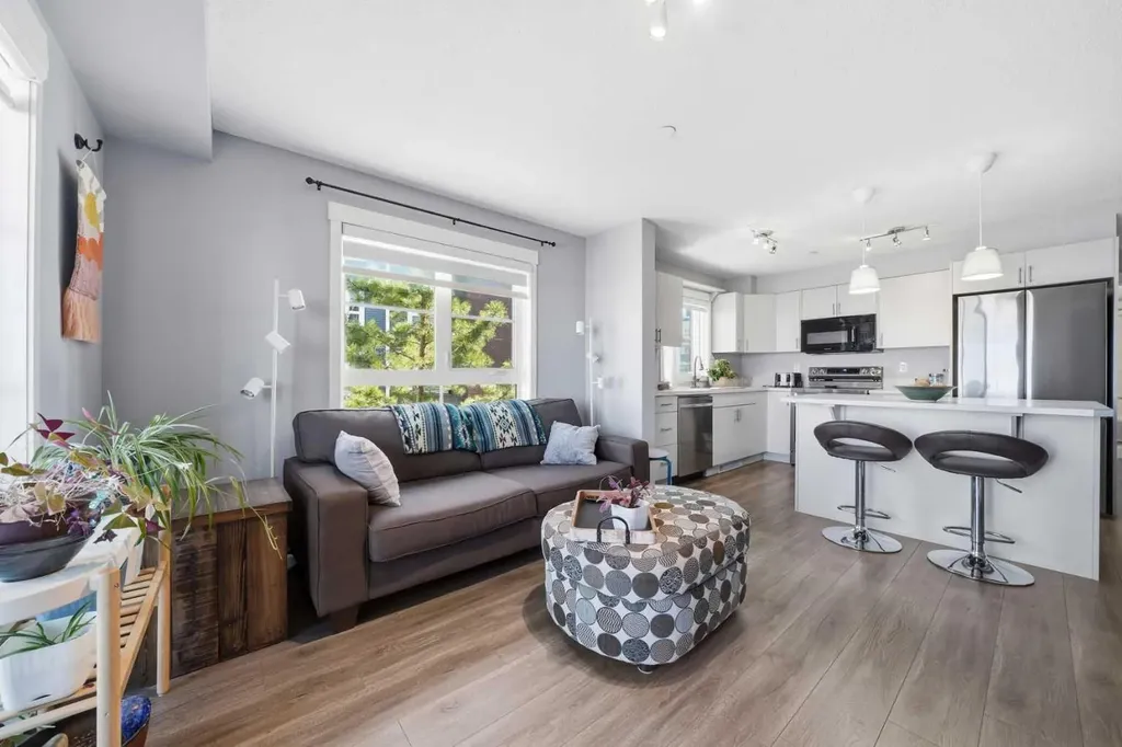 279 Copperpond Common SE Calgary AB T2Z 1G6