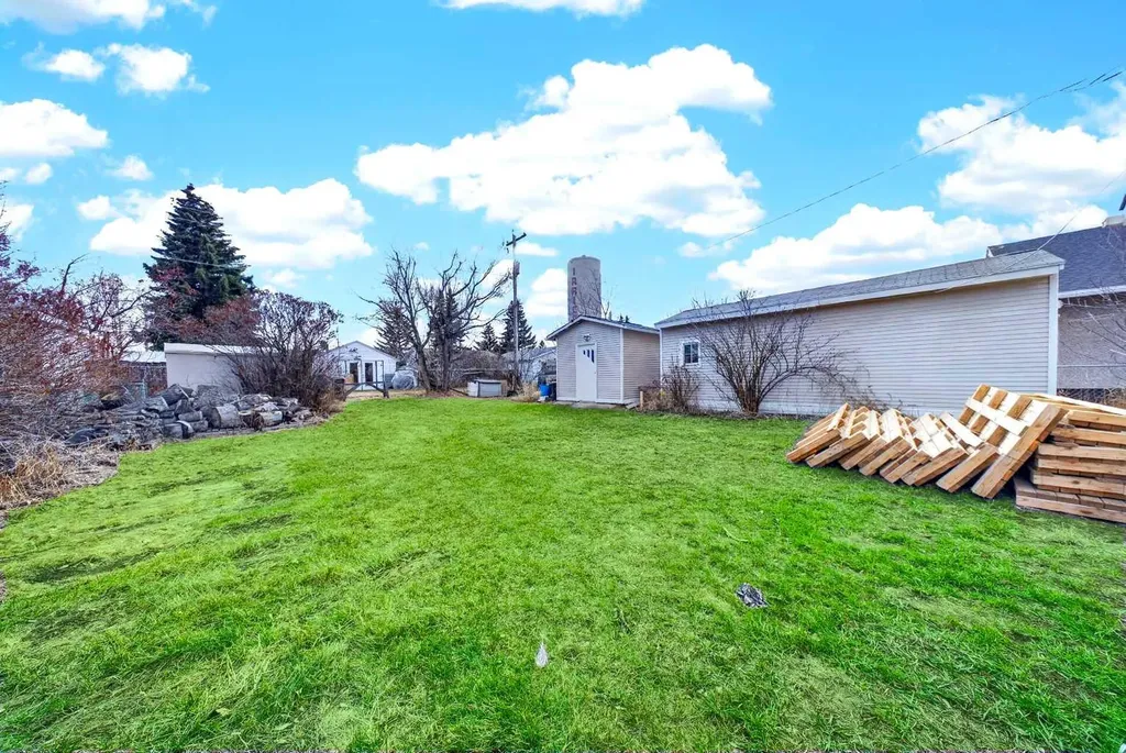 313 5 Street Irricana AB T0M1B0