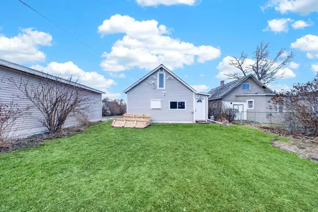 313 5 Street Irricana AB T0M1B0