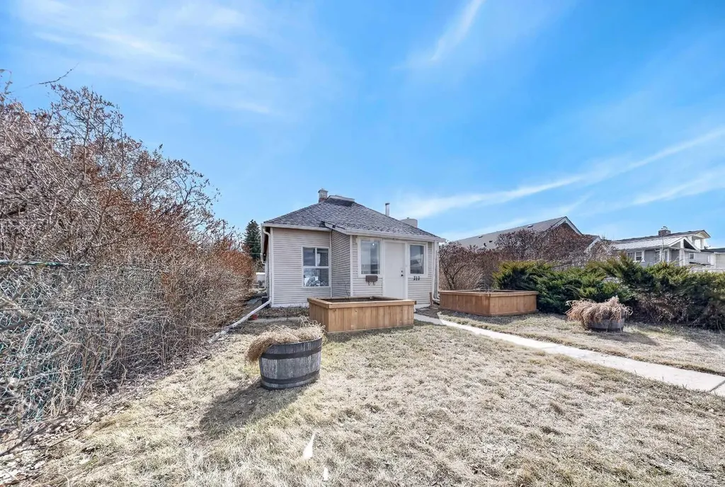 313 5 Street Irricana AB T0M1B0