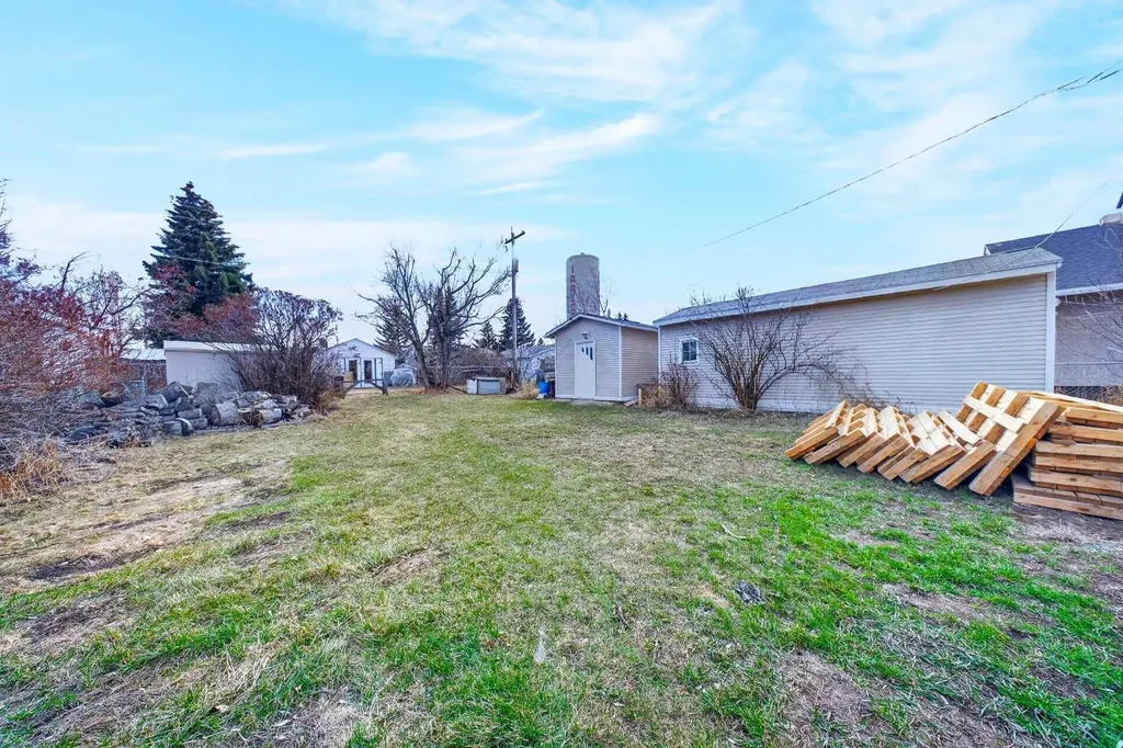 313 5 Street Irricana AB T0M1B0