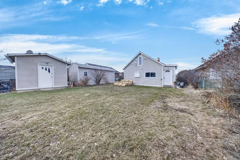 313 5 Street Irricana AB T0M1B0