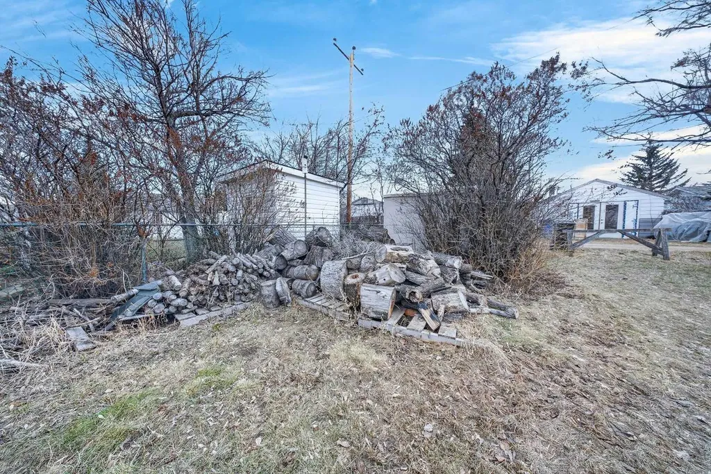 313 5 Street Irricana AB T0M1B0