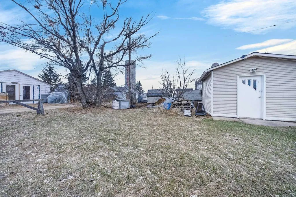 313 5 Street Irricana AB T0M1B0