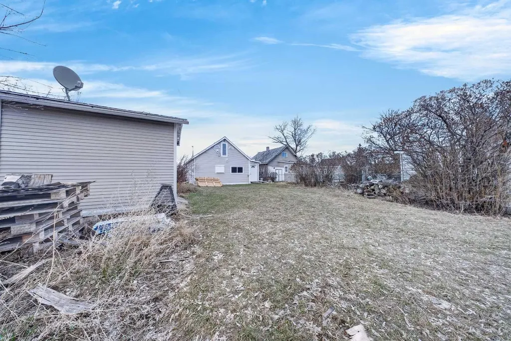 313 5 Street Irricana AB T0M1B0
