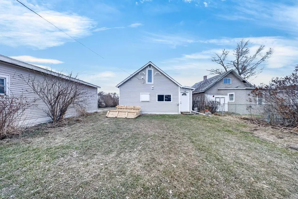 313 5 Street Irricana AB T0M1B0