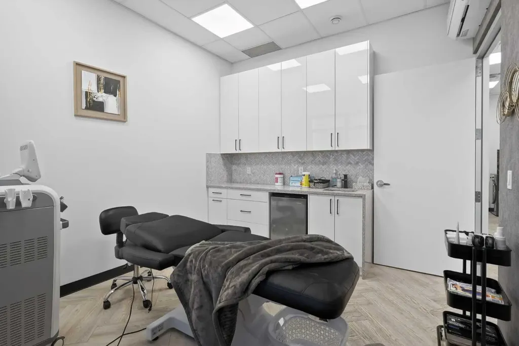 11808 24 Street SW Calgary AB T2W 6G2