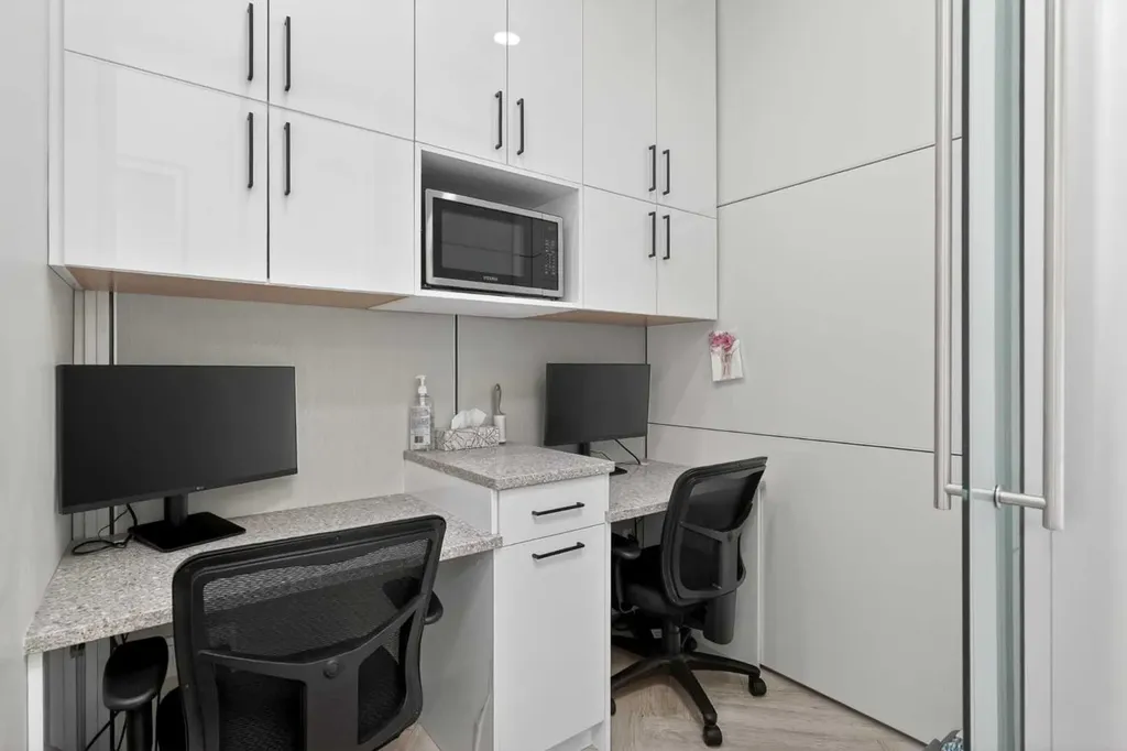 11808 24 Street SW Calgary AB T2W 6G2