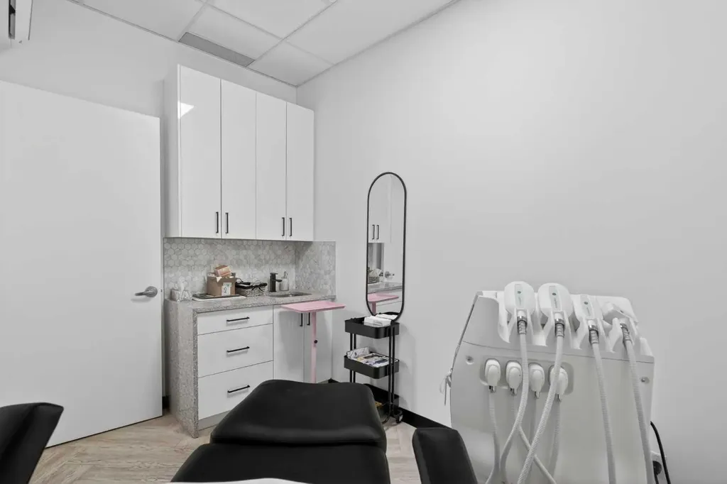 11808 24 Street SW Calgary AB T2W 6G2