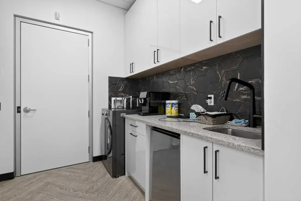 11808 24 Street SW Calgary AB T2W 6G2