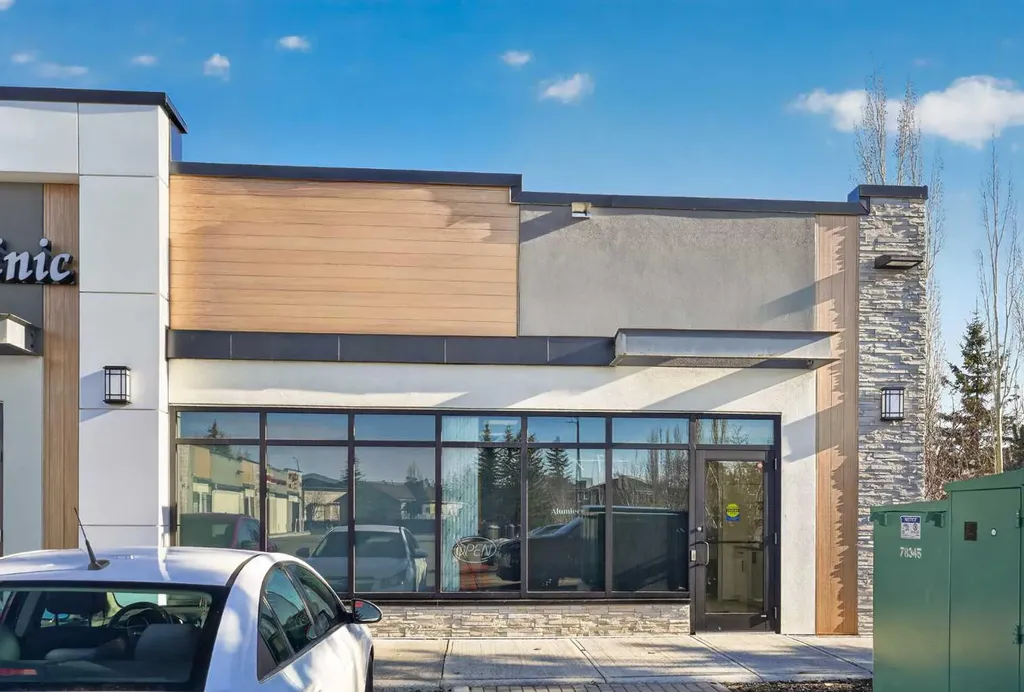 11808 24 Street SW Calgary AB T2W 6G2
