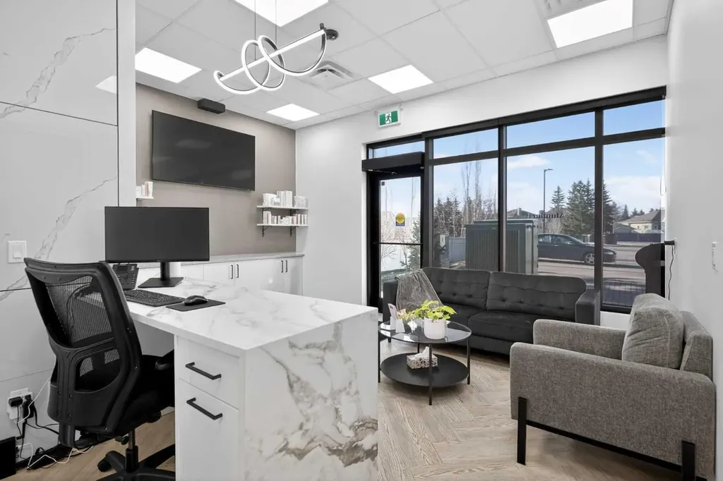 11808 24 Street SW Calgary AB T2W 6G2