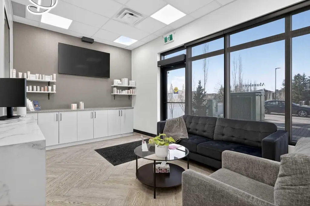 11808 24 Street SW Calgary AB T2W 6G2