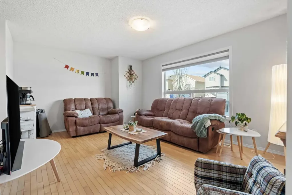 52 Evansford Road NW Calgary AB T3P 1G8