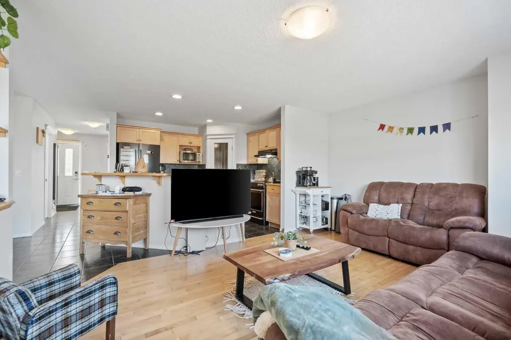 52 Evansford Road NW Calgary AB T3P 1G8
