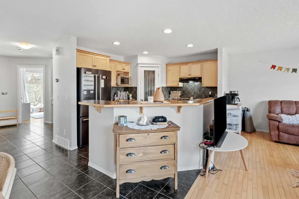 52 Evansford Road NW Calgary AB T3P 1G8
