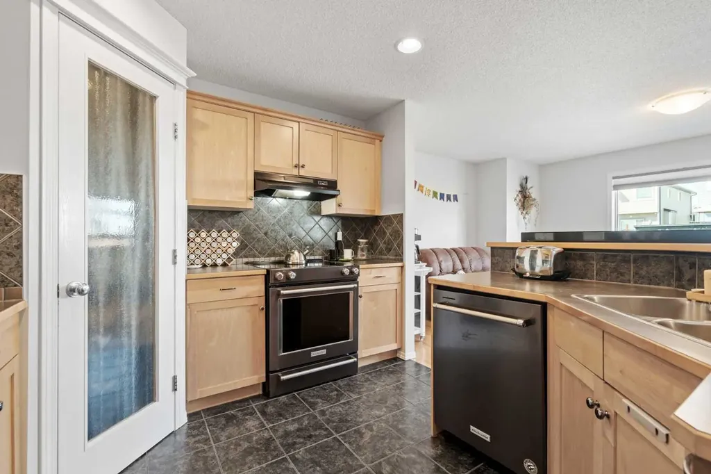 52 Evansford Road NW Calgary AB T3P 1G8
