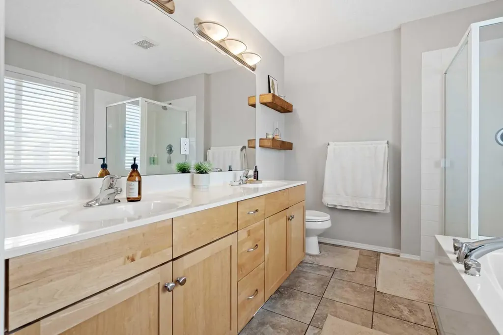 52 Evansford Road NW Calgary AB T3P 1G8