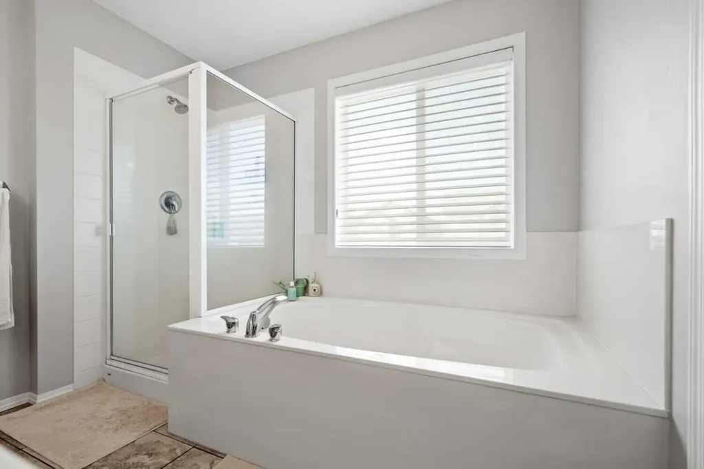 52 Evansford Road NW Calgary AB T3P 1G8