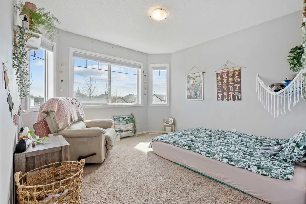 52 Evansford Road NW Calgary AB T3P 1G8