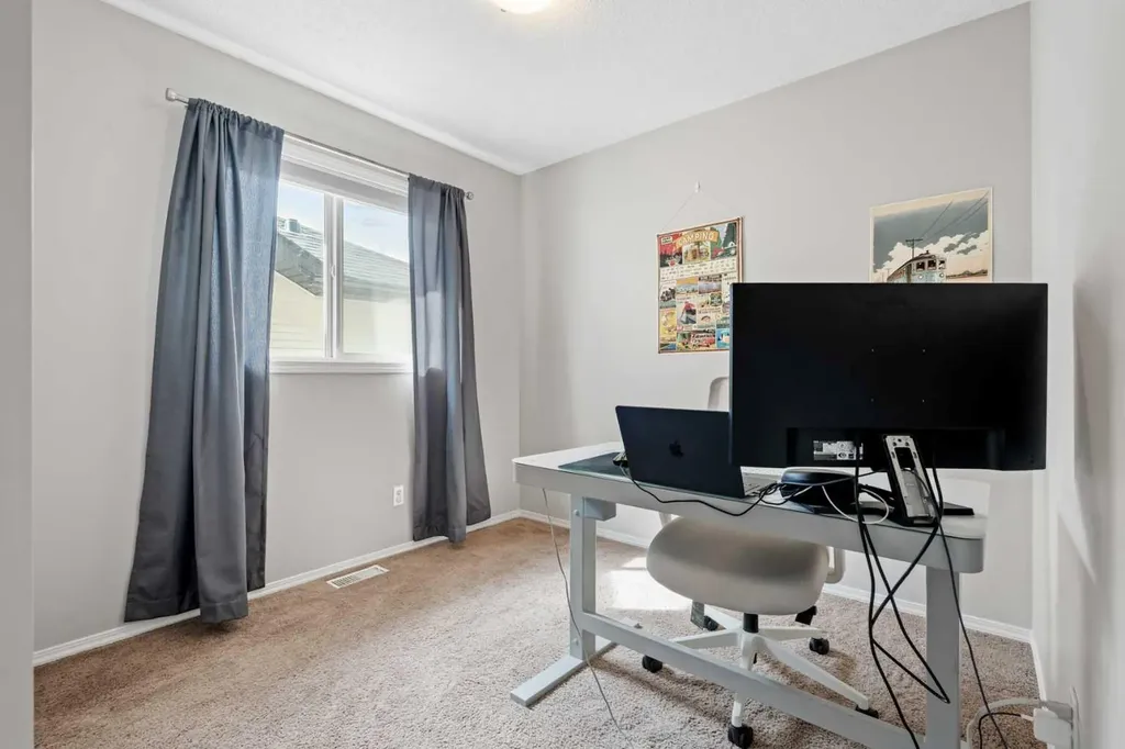52 Evansford Road NW Calgary AB T3P 1G8