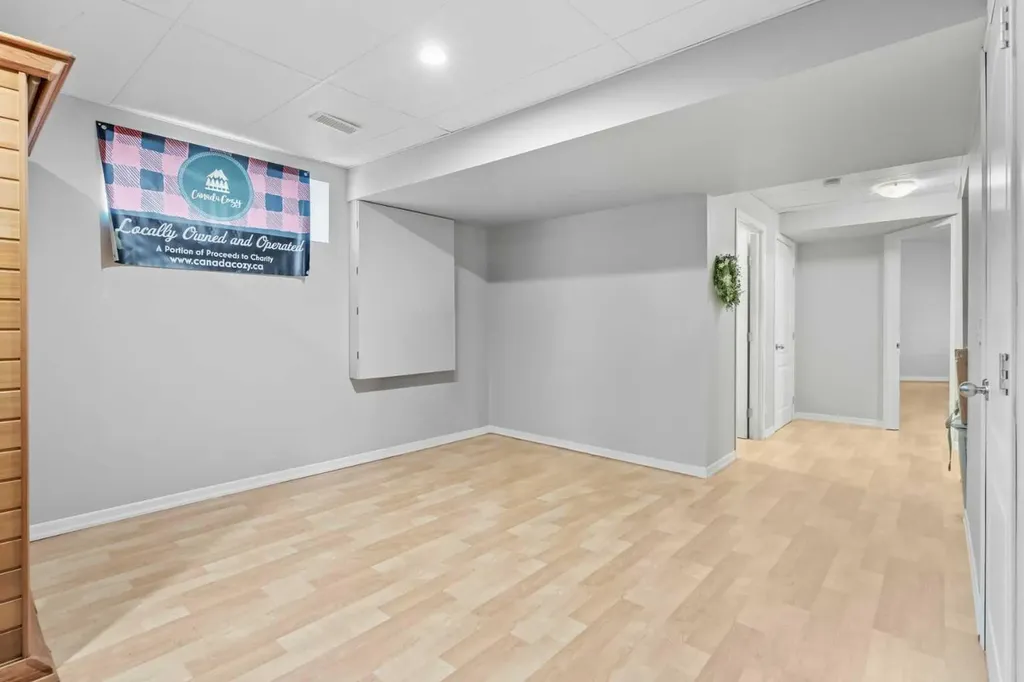 52 Evansford Road NW Calgary AB T3P 1G8