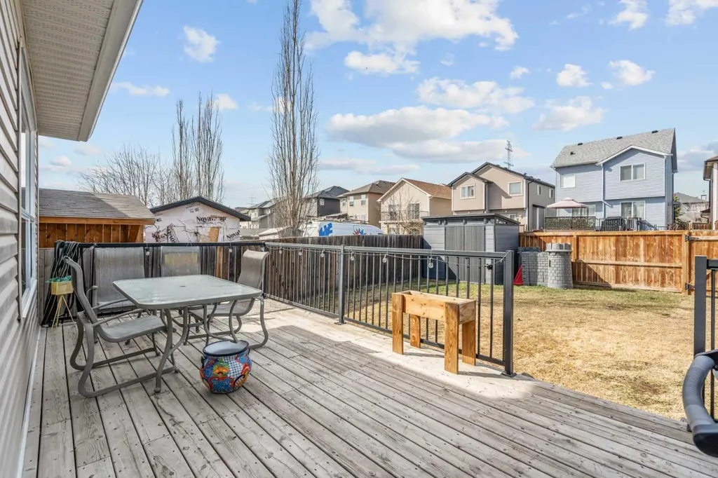 52 Evansford Road NW Calgary AB T3P 1G8