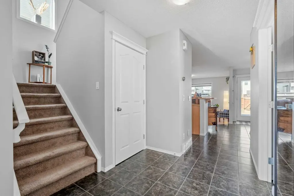 52 Evansford Road NW Calgary AB T3P 1G8