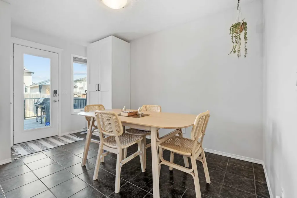 52 Evansford Road NW Calgary AB T3P 1G8