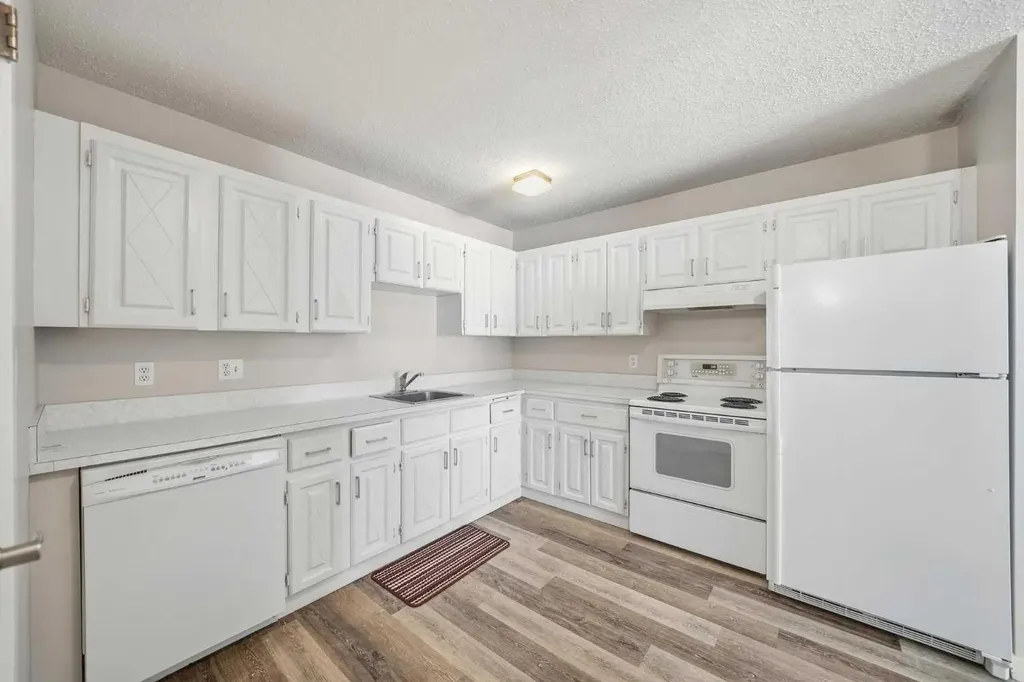 521 57 Avenue SW Calgary AB T2V 4N5
