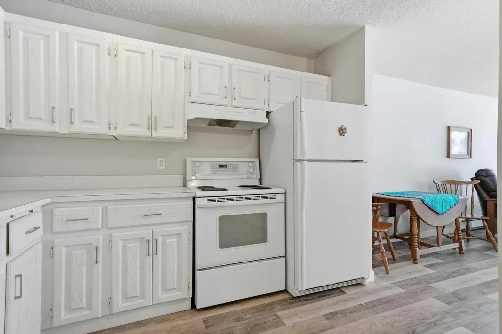 521 57 Avenue SW Calgary AB T2V 4N5