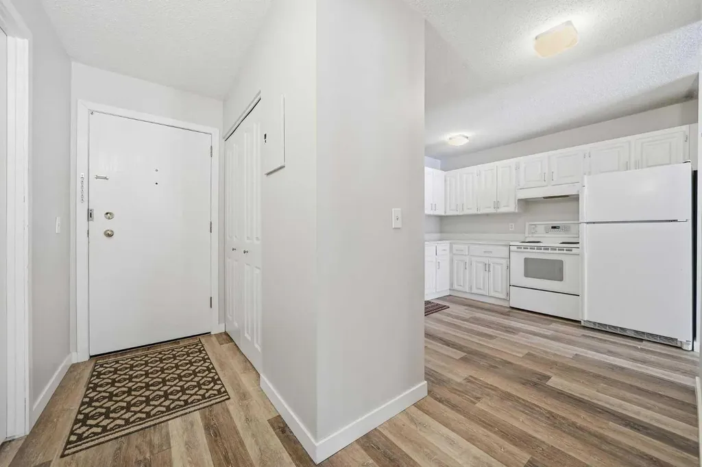 521 57 Avenue SW Calgary AB T2V 4N5