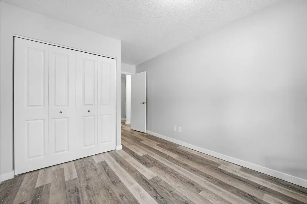 521 57 Avenue SW Calgary AB T2V 4N5