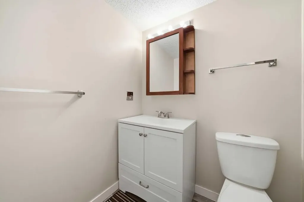 521 57 Avenue SW Calgary AB T2V 4N5