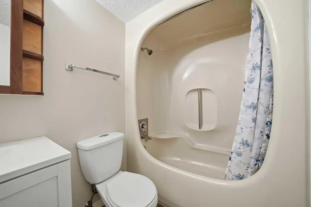 521 57 Avenue SW Calgary AB T2V 4N5