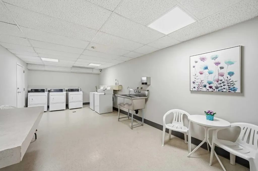 521 57 Avenue SW Calgary AB T2V 4N5