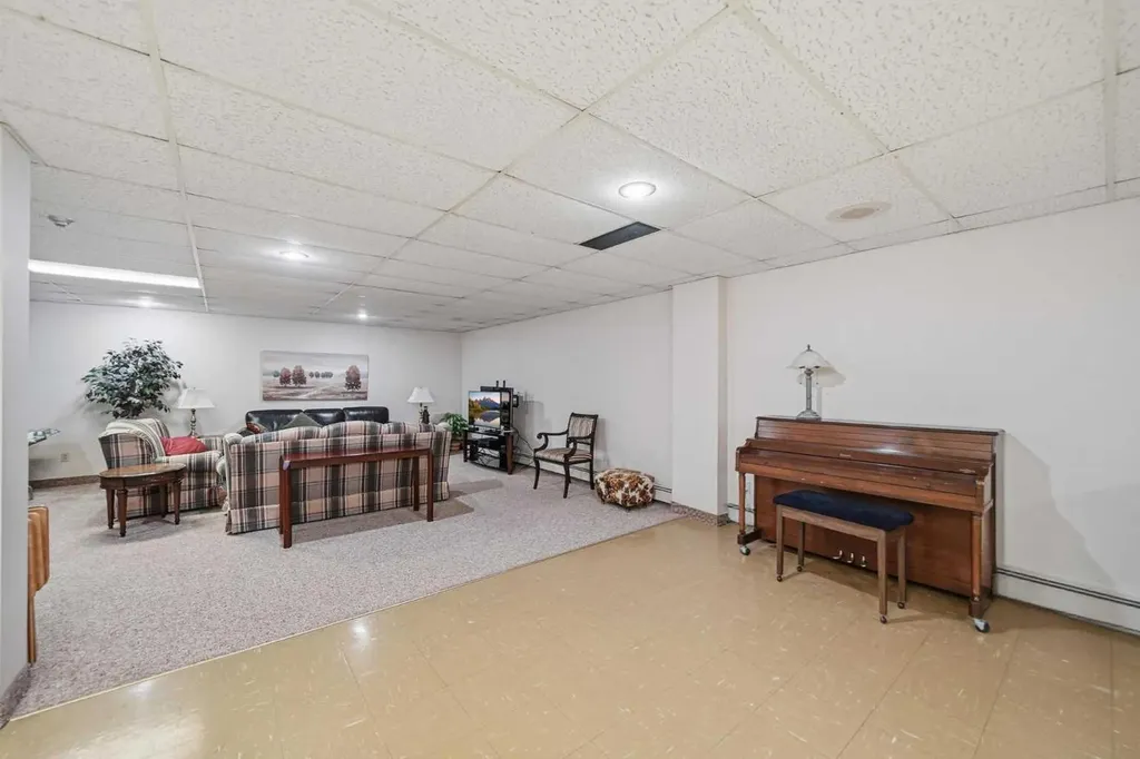 521 57 Avenue SW Calgary AB T2V 4N5