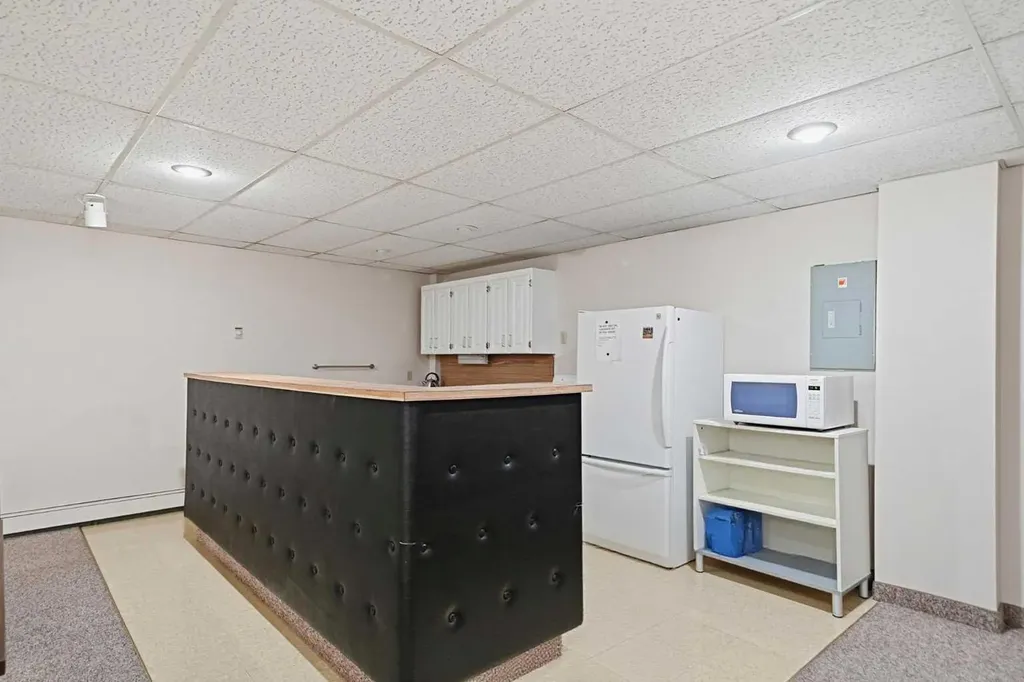 521 57 Avenue SW Calgary AB T2V 4N5