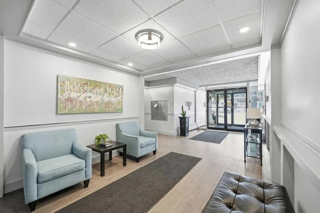 521 57 Avenue SW Calgary AB T2V 4N5
