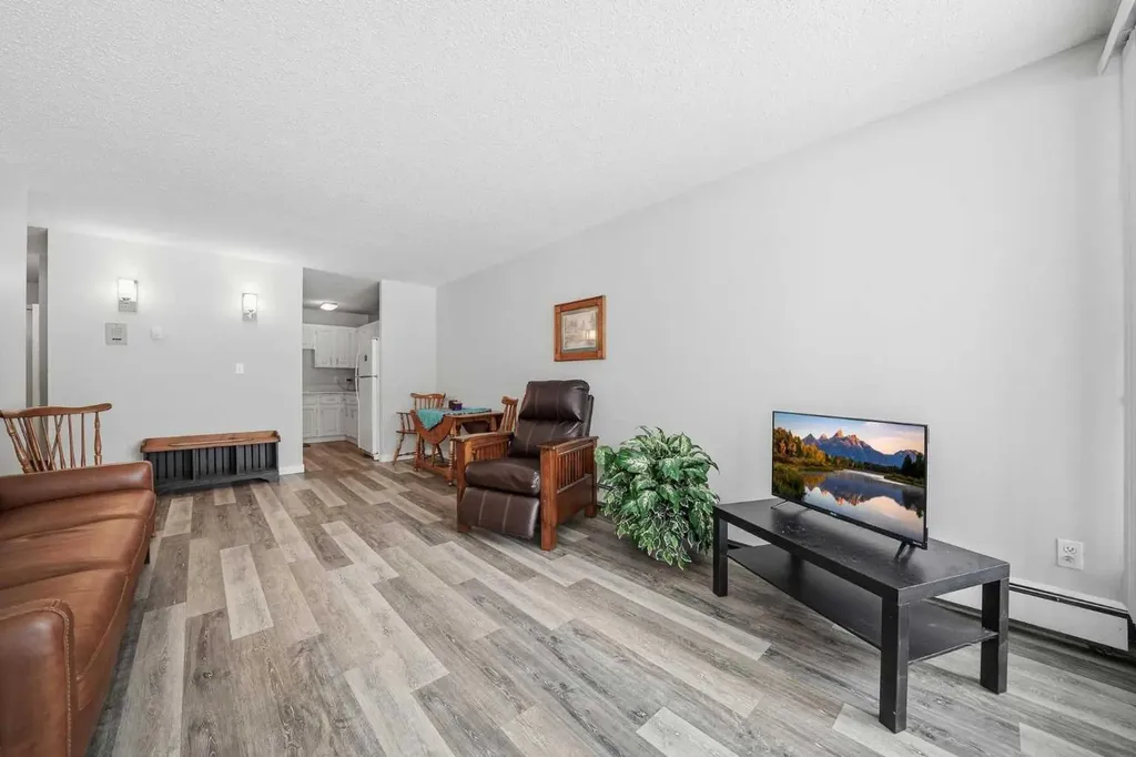 521 57 Avenue SW Calgary AB T2V 4N5