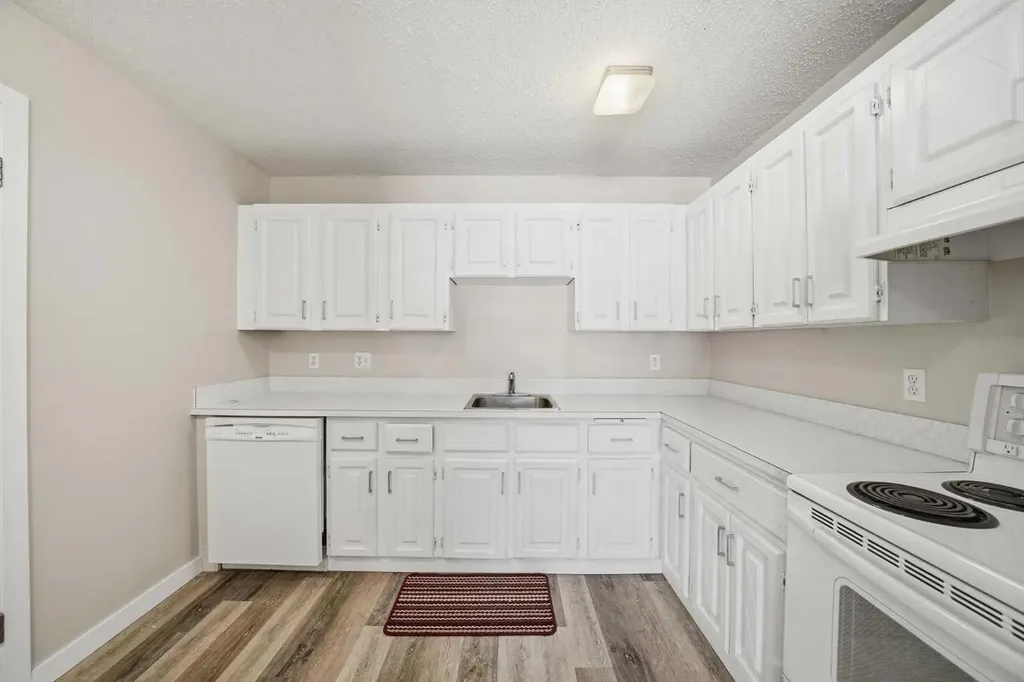 521 57 Avenue SW Calgary AB T2V 4N5