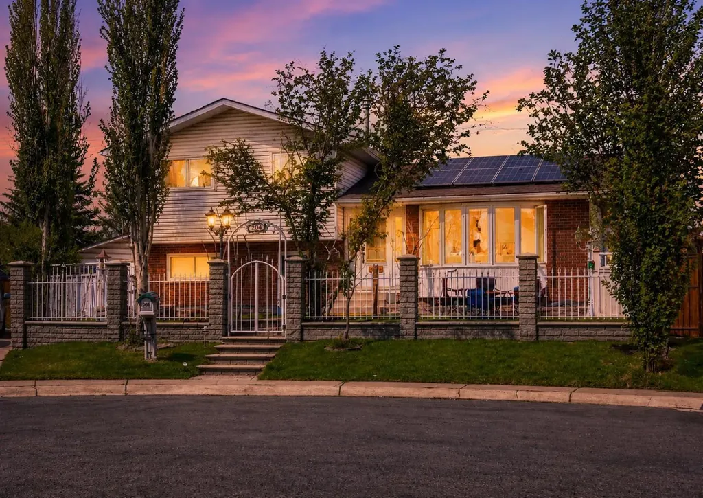 204 Whiteview Close NE Calgary AB T1Y 1R3