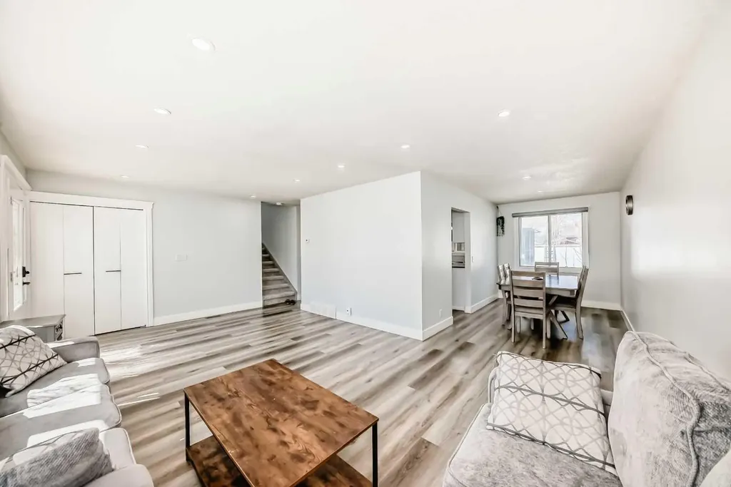 204 Whiteview Close NE Calgary AB T1Y 1R3