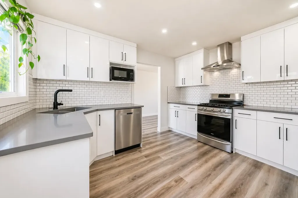 204 Whiteview Close NE Calgary AB T1Y 1R3