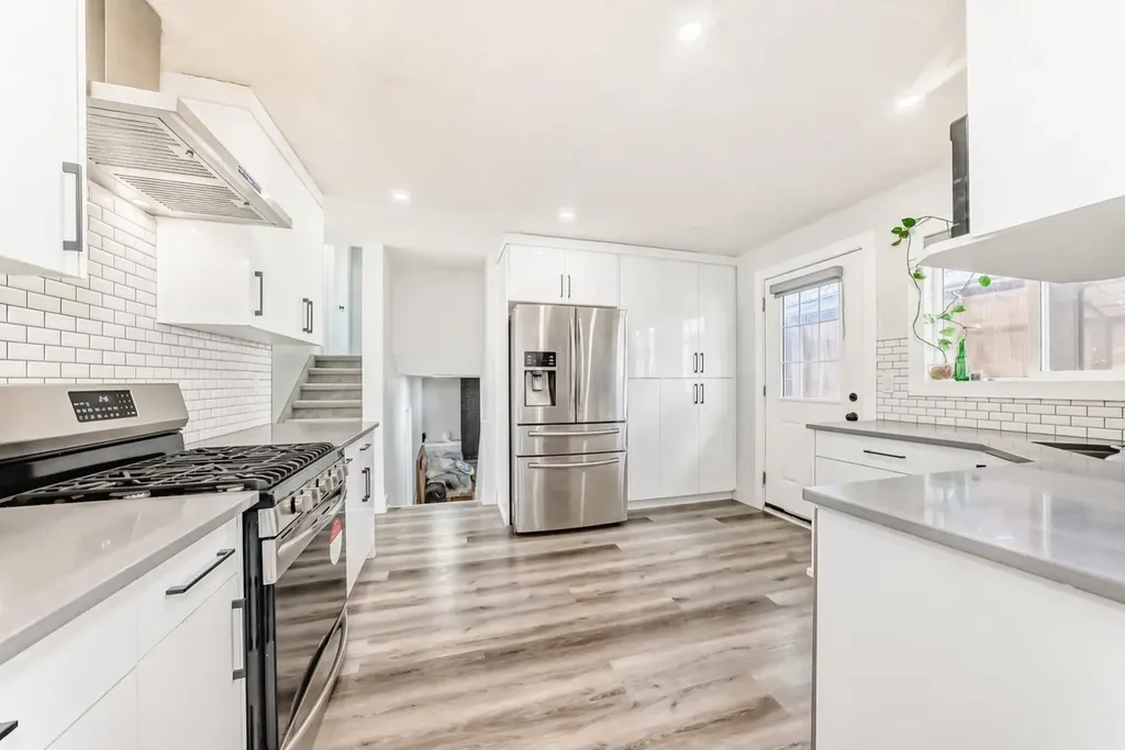 204 Whiteview Close NE Calgary AB T1Y 1R3