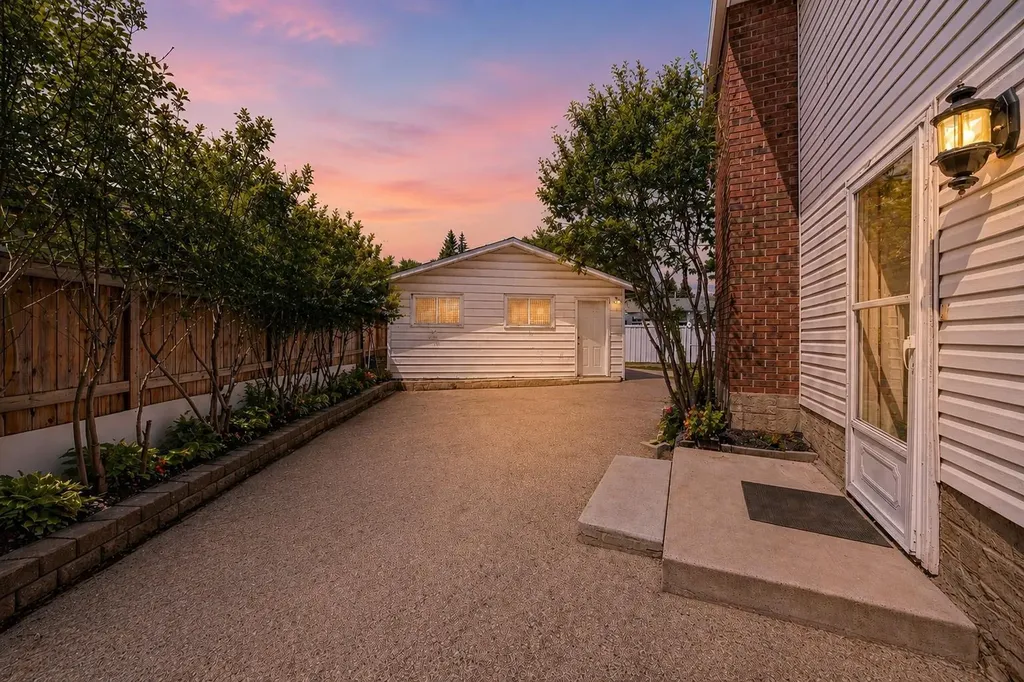204 Whiteview Close NE Calgary AB T1Y 1R3